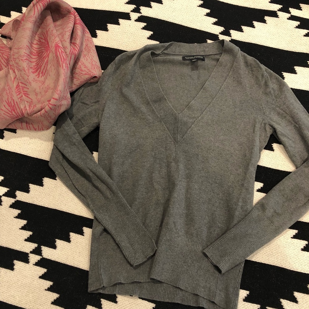 Gray Banana Republic v-neck sweater